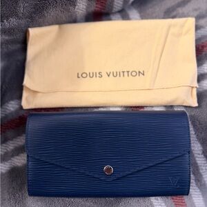 NEW! Louis Vuitton Sarah wallet in Navy Epi Leather